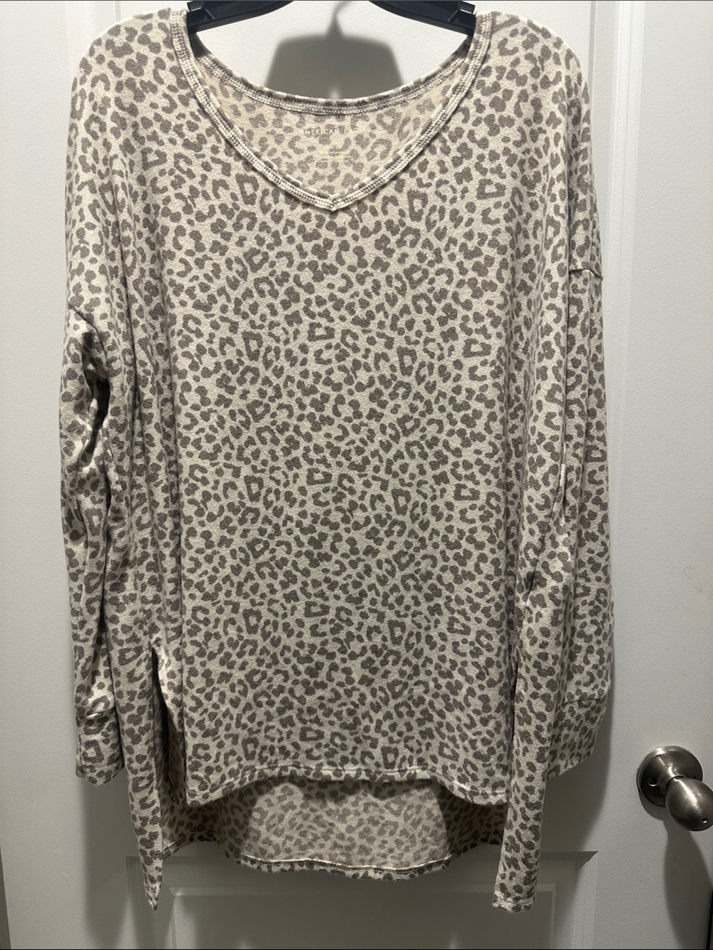 American Eagle Outfitters Cream & Taupe Leopard V-Neck Long Sleeve Top
